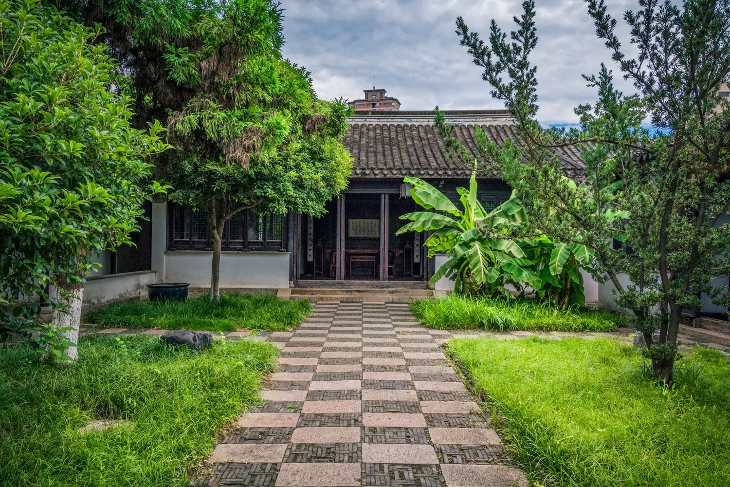 Beautiful showcasing professional landscaping by Galaxy Landscaping